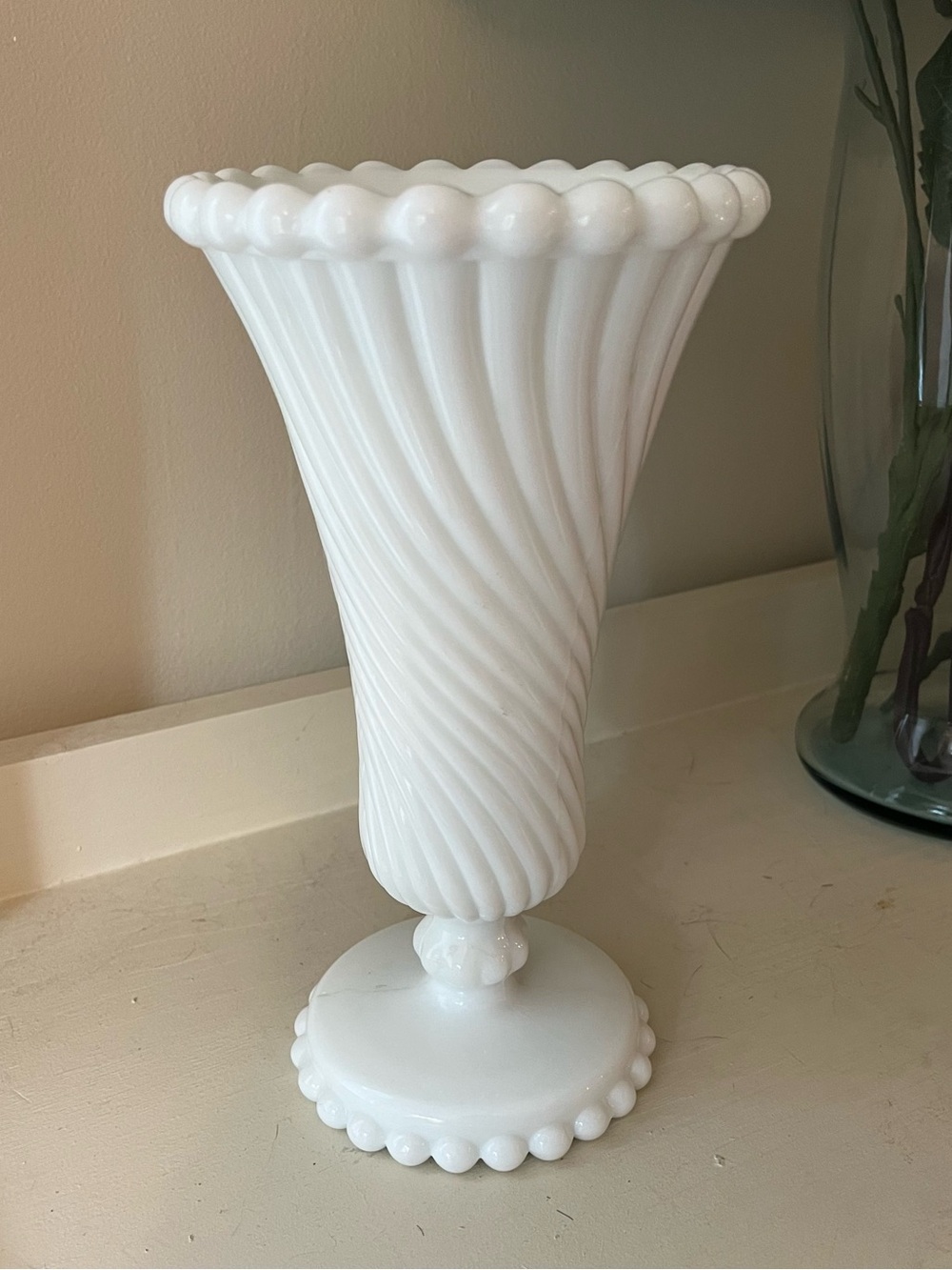 Vintage WESTMORELAND Vase Swirl and Ball Pattern Flared Milk Glass Pedestal Vase - Picture 2 of 13